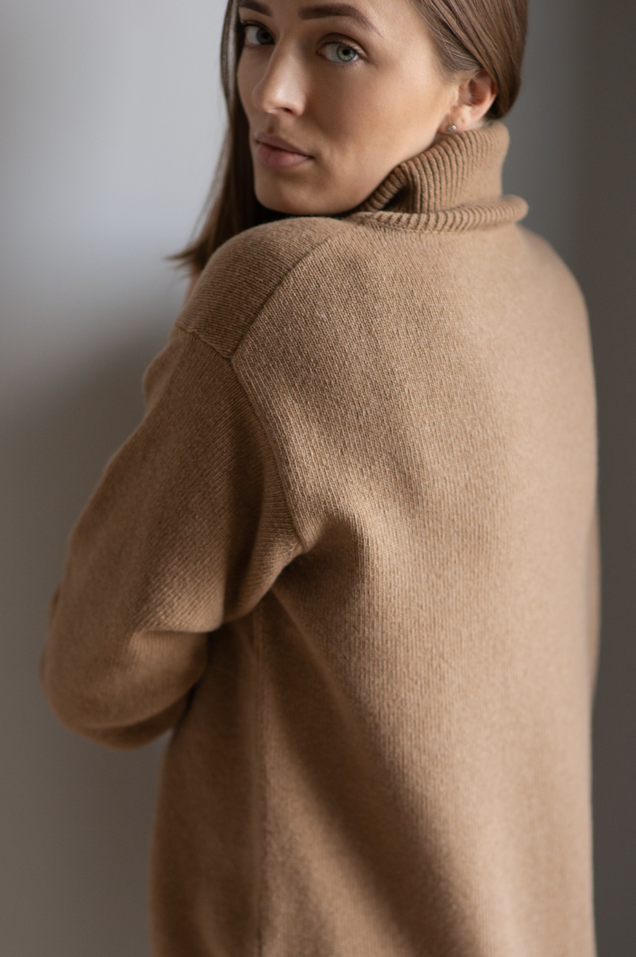 Cosy Classic Oversized Wool Turtleneck - Camel