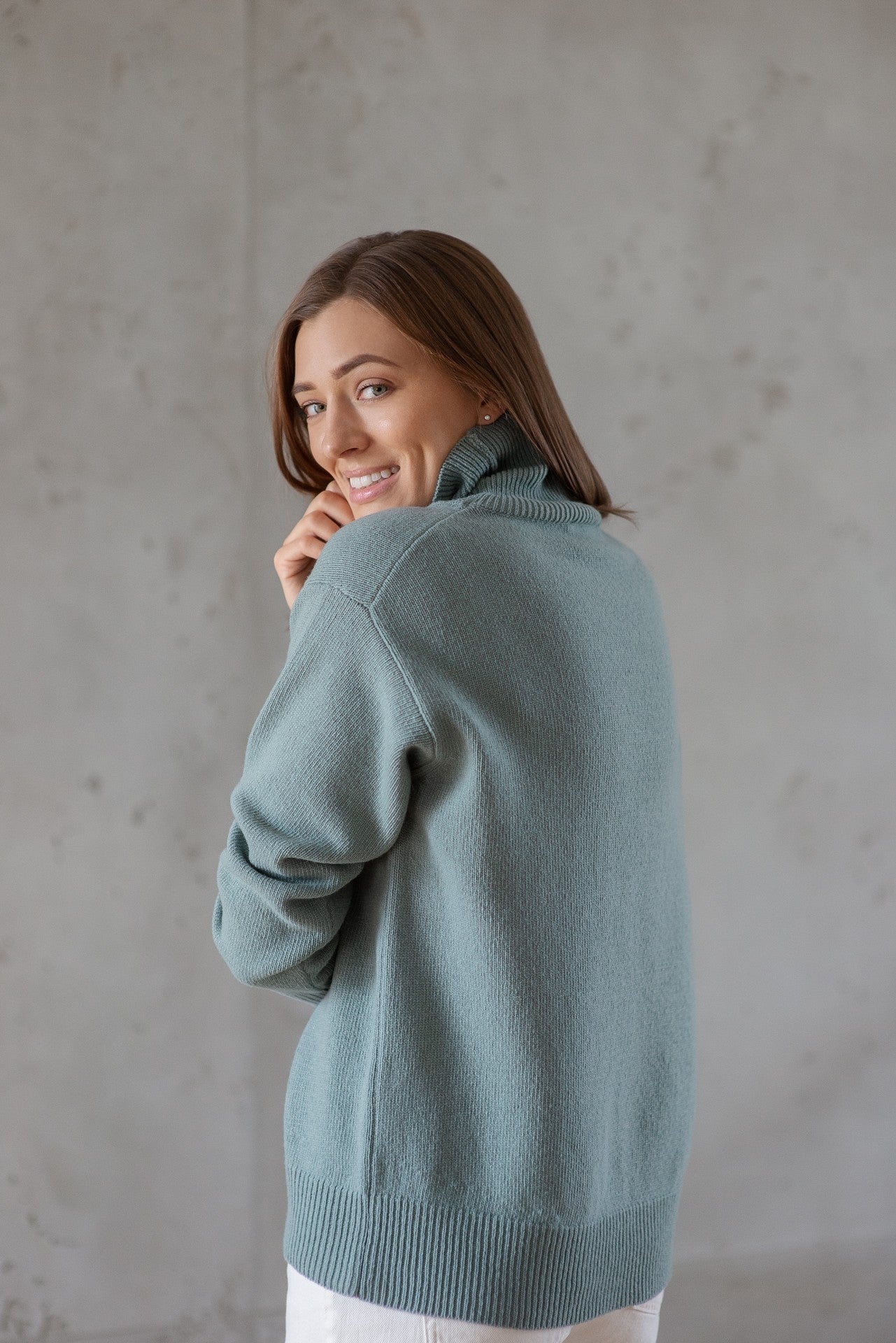 Cosy Classic Oversized Wool Turtleneck - Green