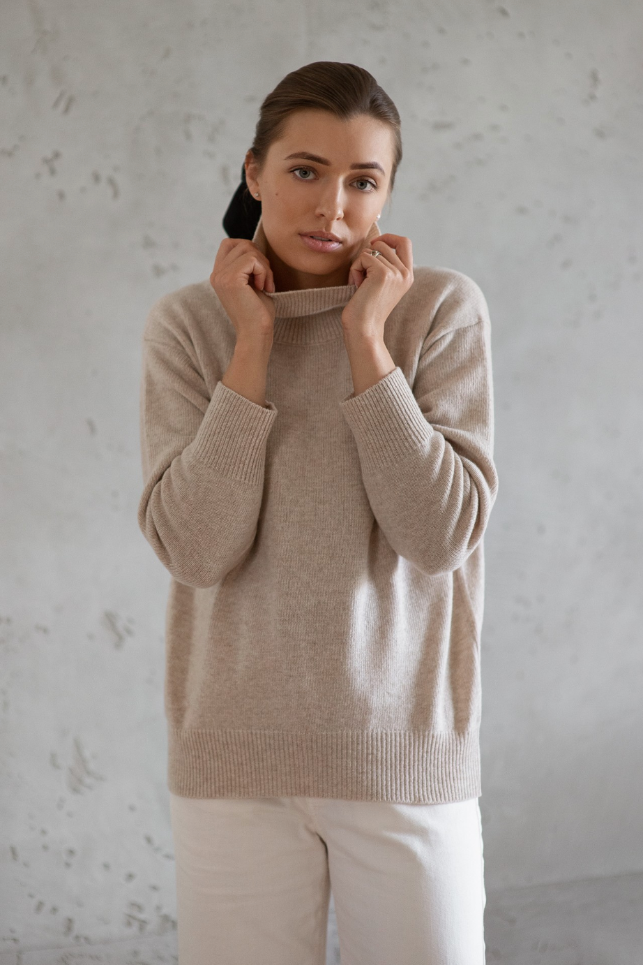 Cosy Classic Oversized Wool Turtleneck - Sand