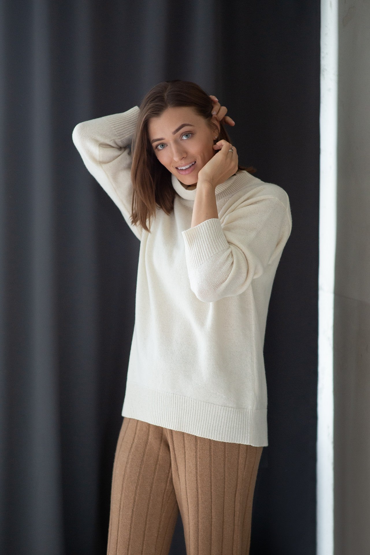 Cosy Classic Oversized Wool Turtleneck - White