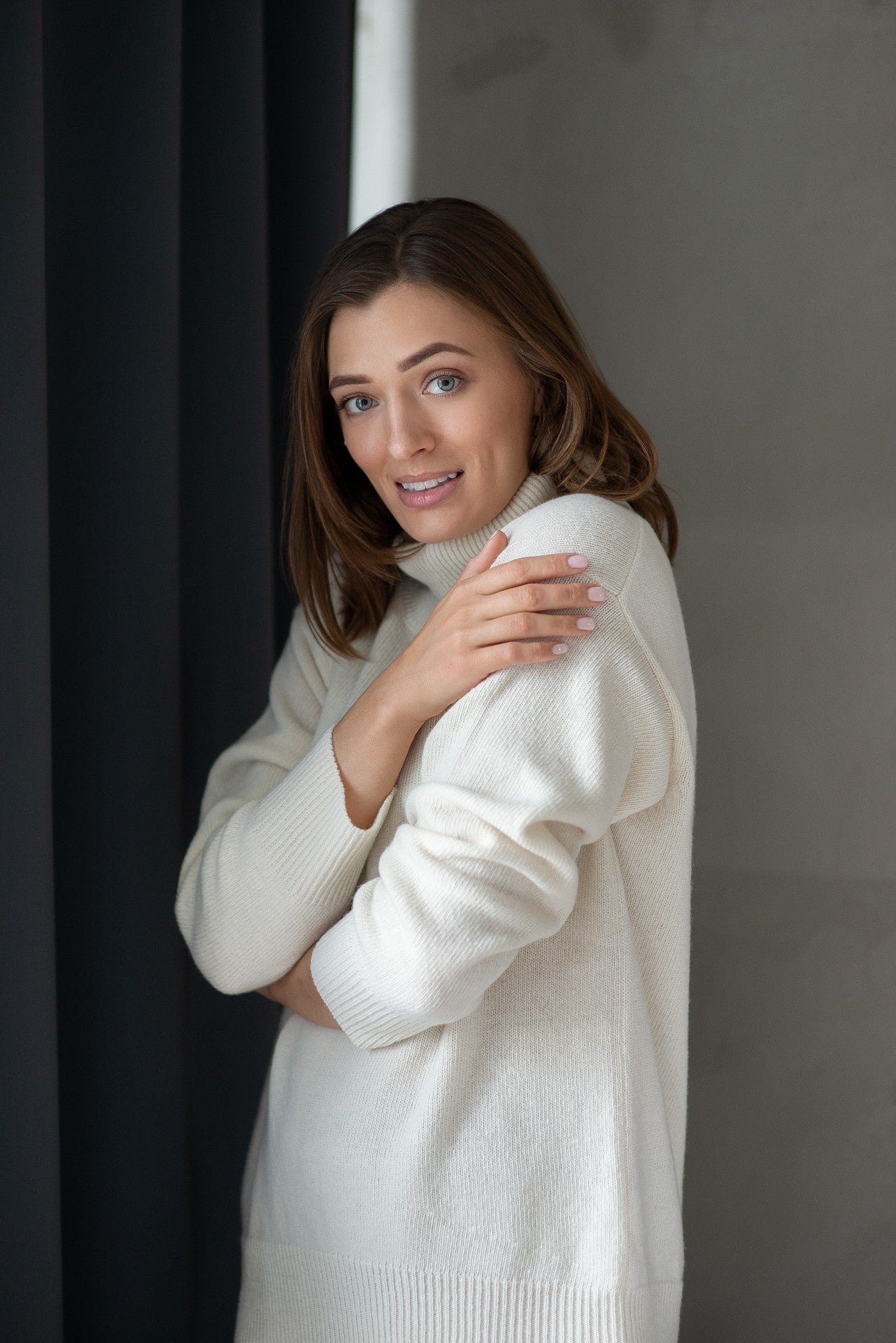 Cosy Classic Oversized Wool Turtleneck - White
