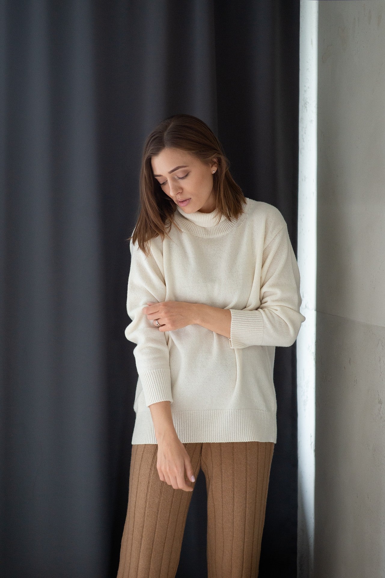 Cosy Classic Oversized Wool Turtleneck - White
