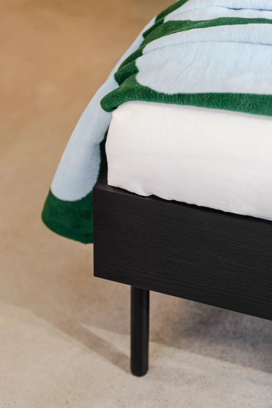 Streiko Oak Bed - Black