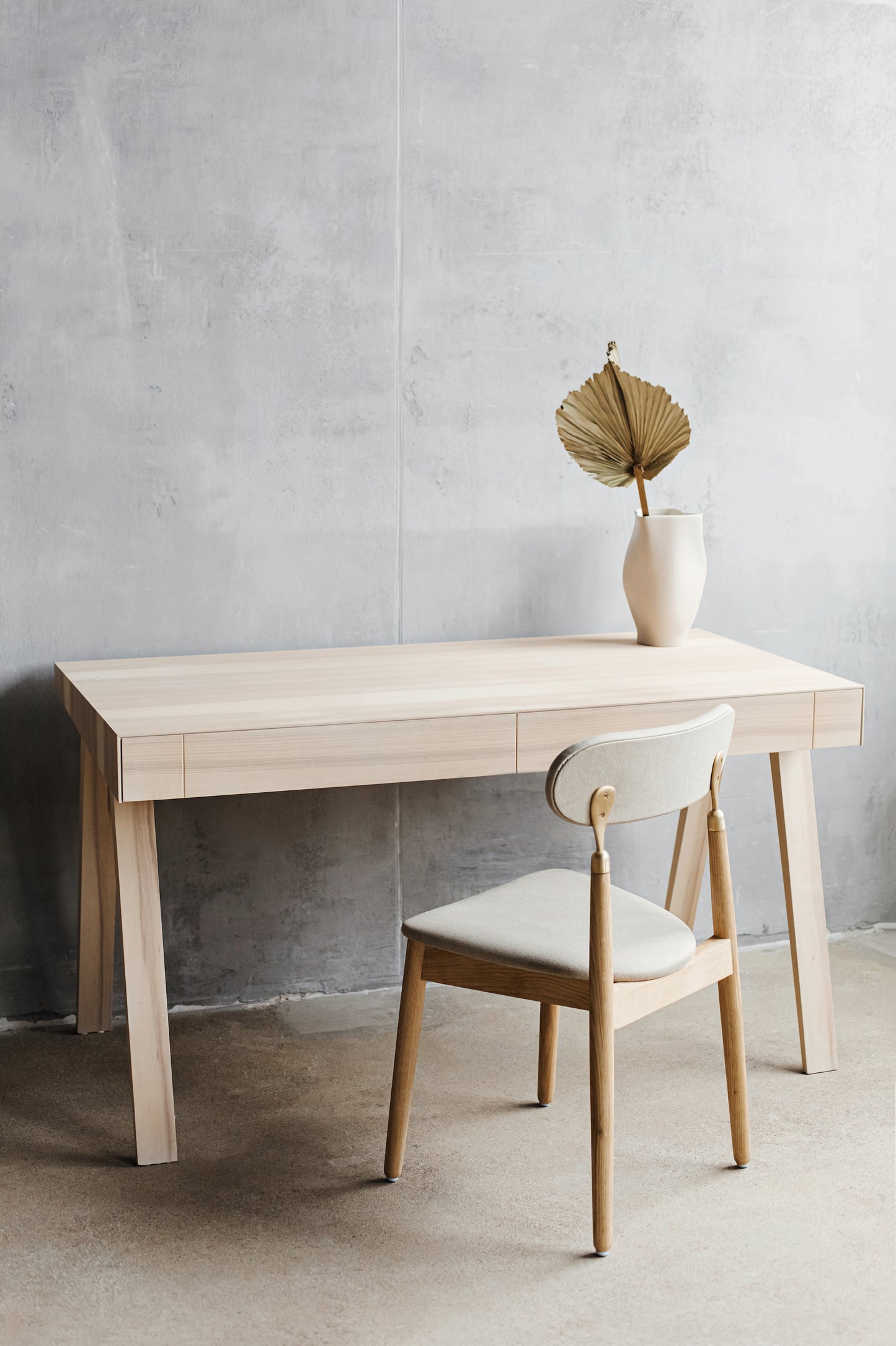4.9 Writing Desk, 2 drawers