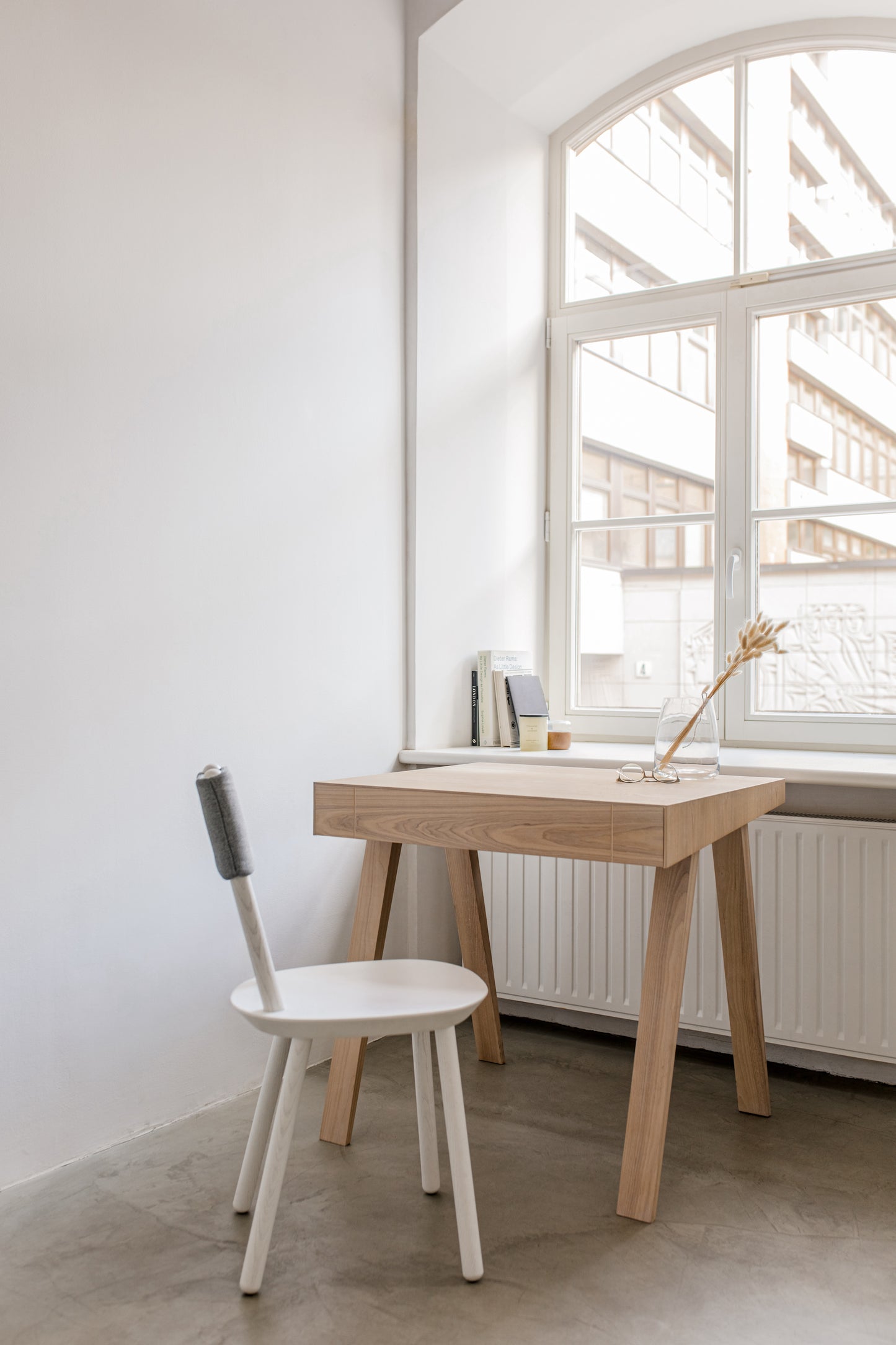 4.9 Writing Desk, 1 drawer