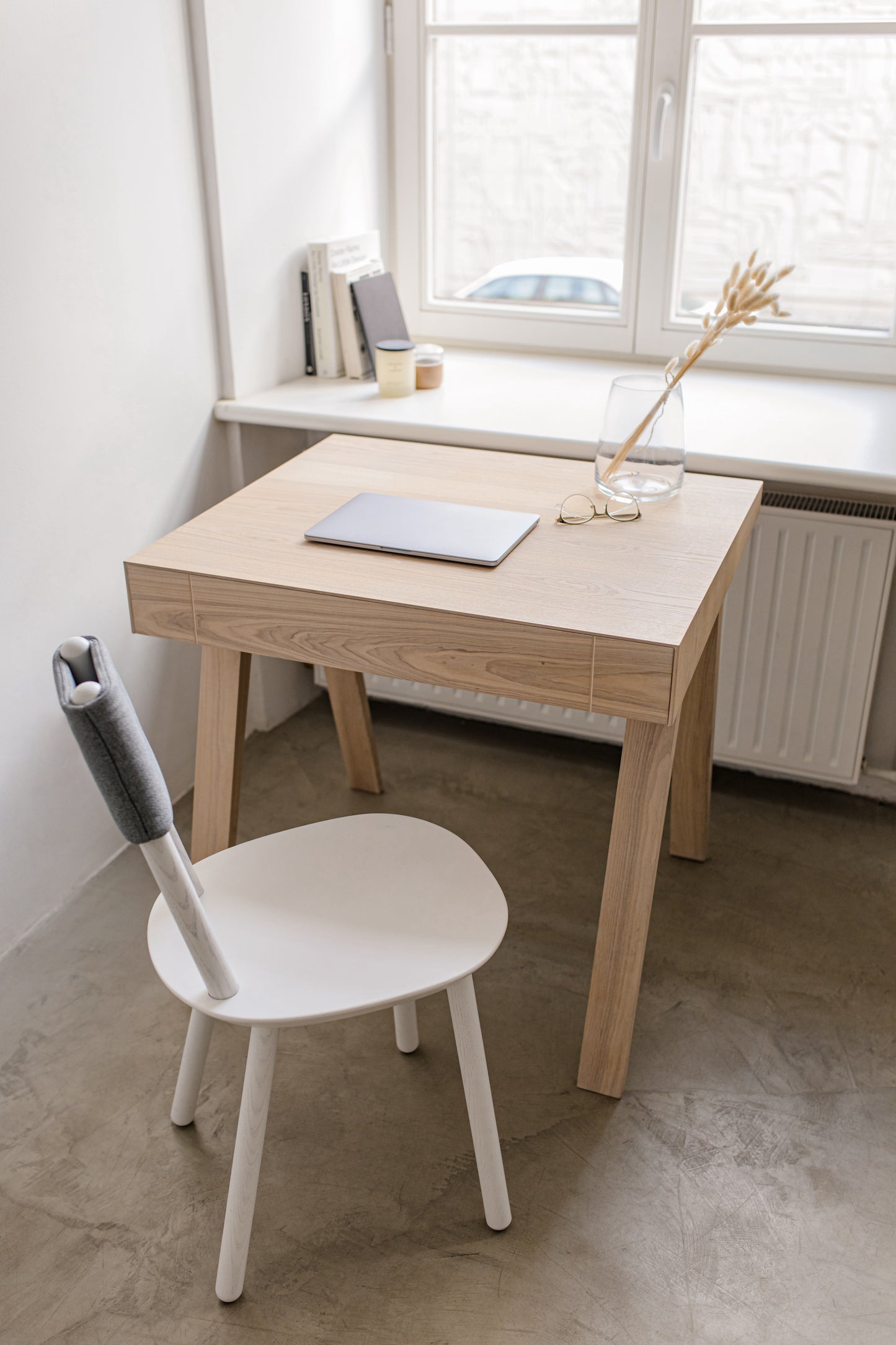 4.9 Writing Desk, 1 drawer
