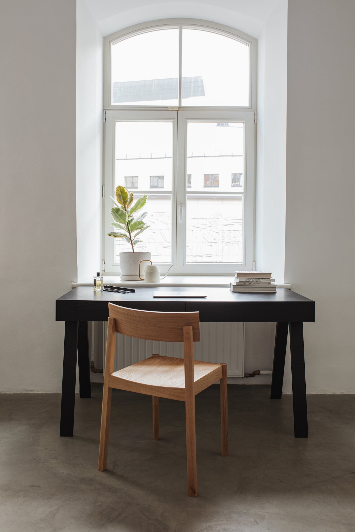 4.9 Writing Desk, 2 drawers
