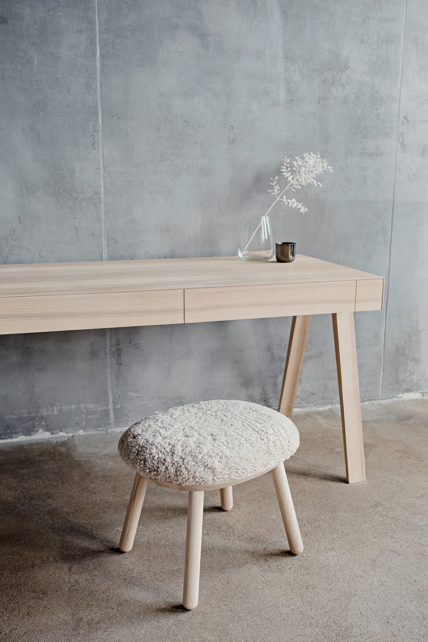4.9 Writing Desk, 2 drawers