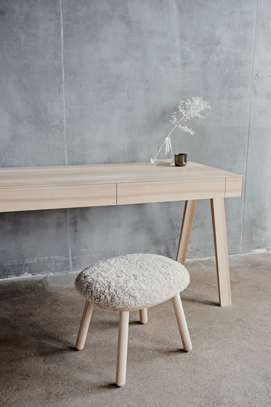 4.9 Writing Desk, 2 drawers