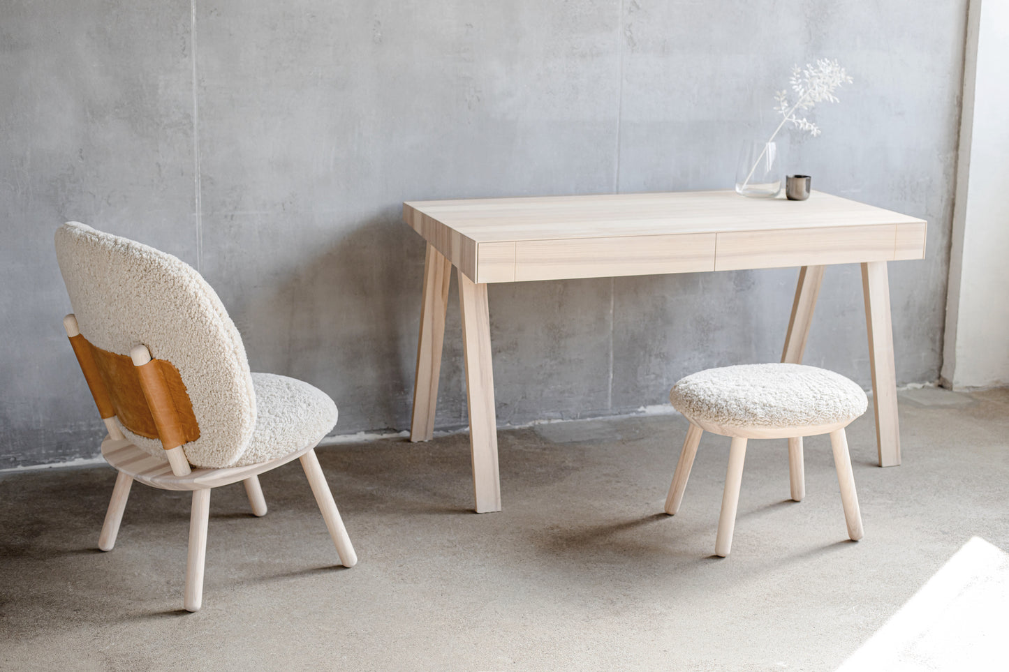 4.9 Writing Desk, 2 drawers
