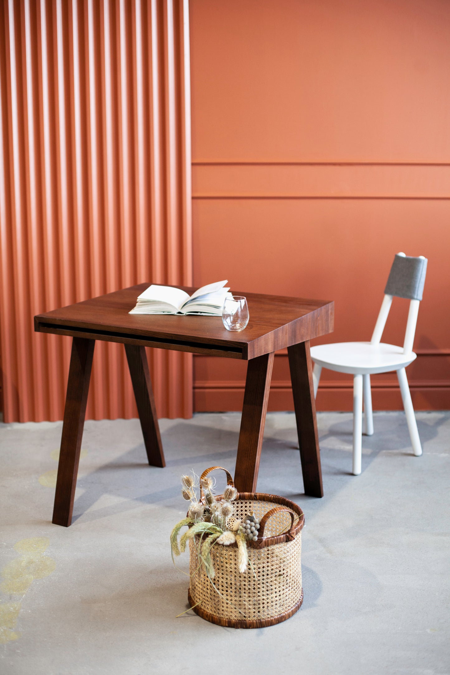 4.9 Writing Desk, 1 drawer