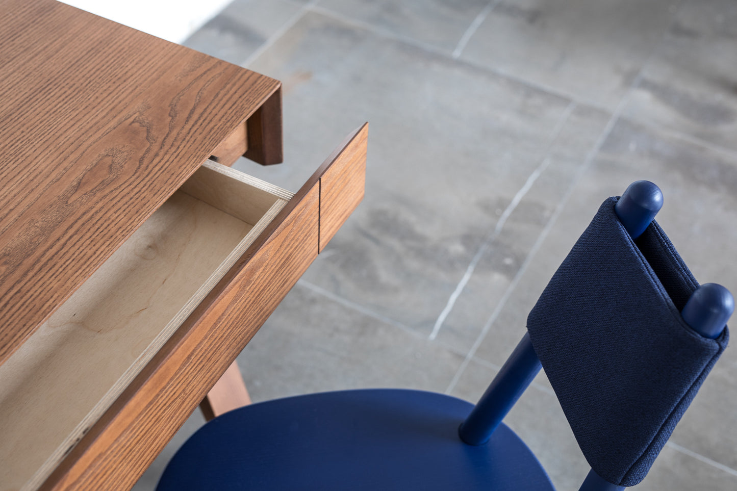 4.9 Writing Desk, 2 drawers