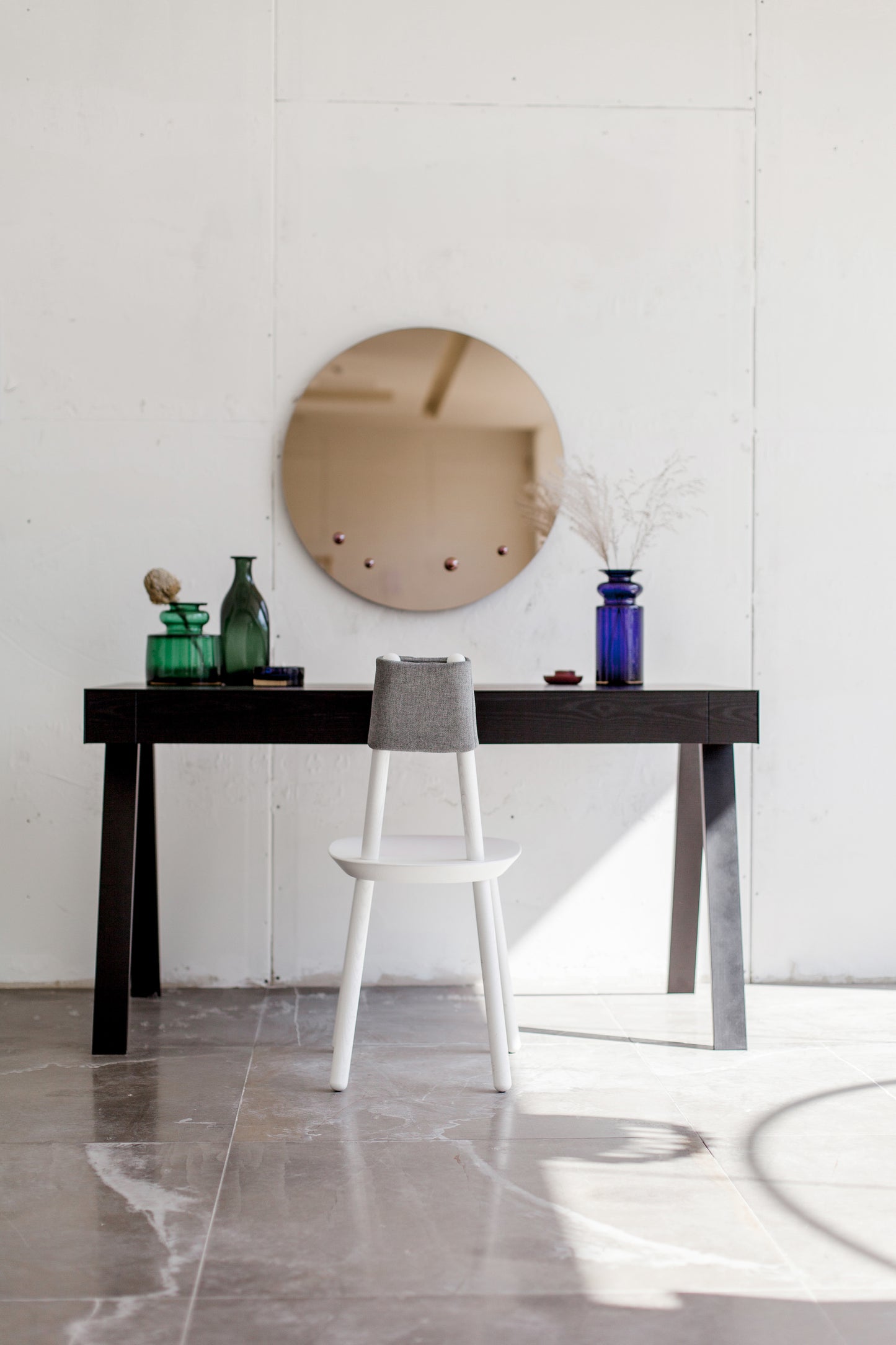 4.9 Writing Desk, 2 drawers