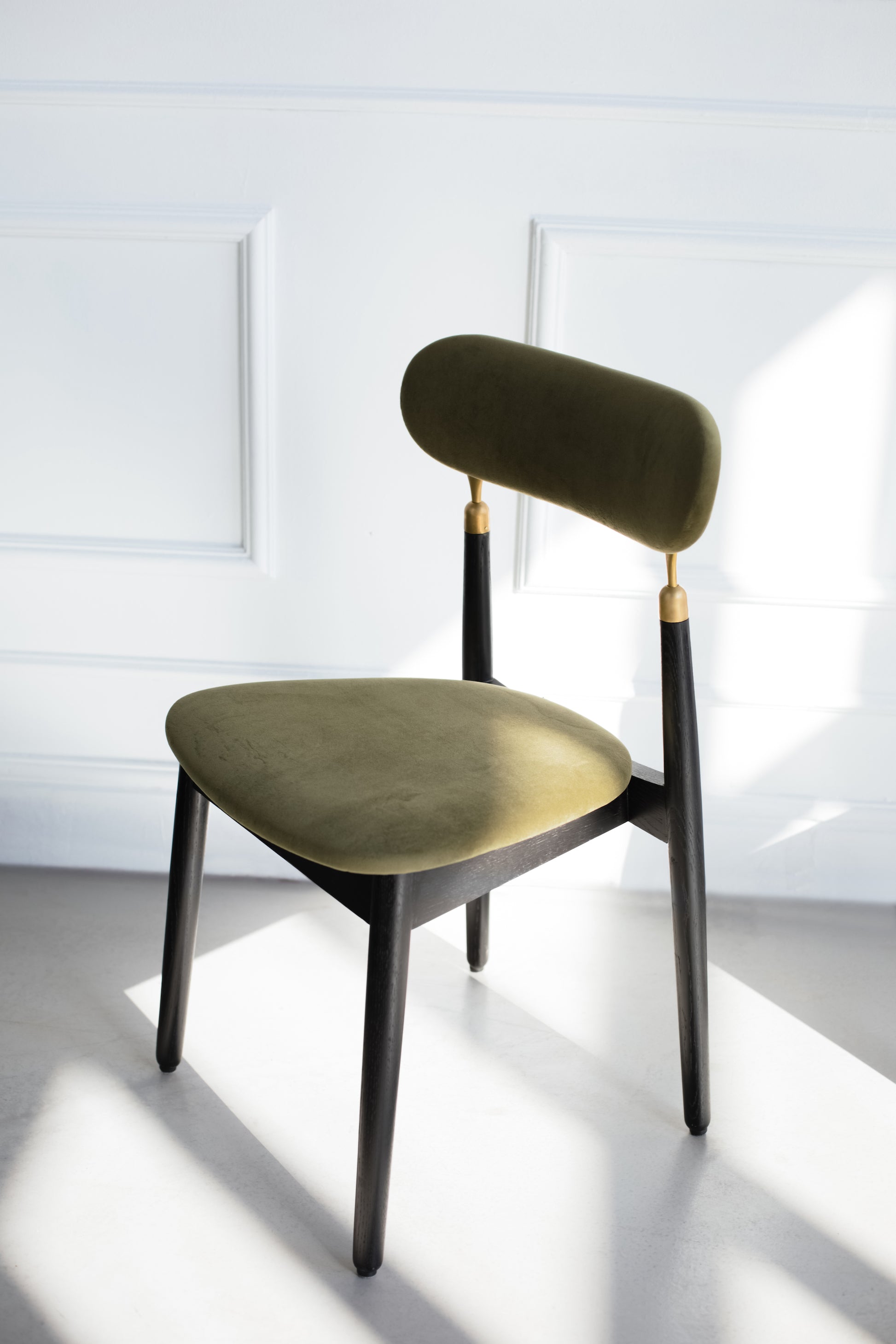 oak kitchen & dining room green velour chair