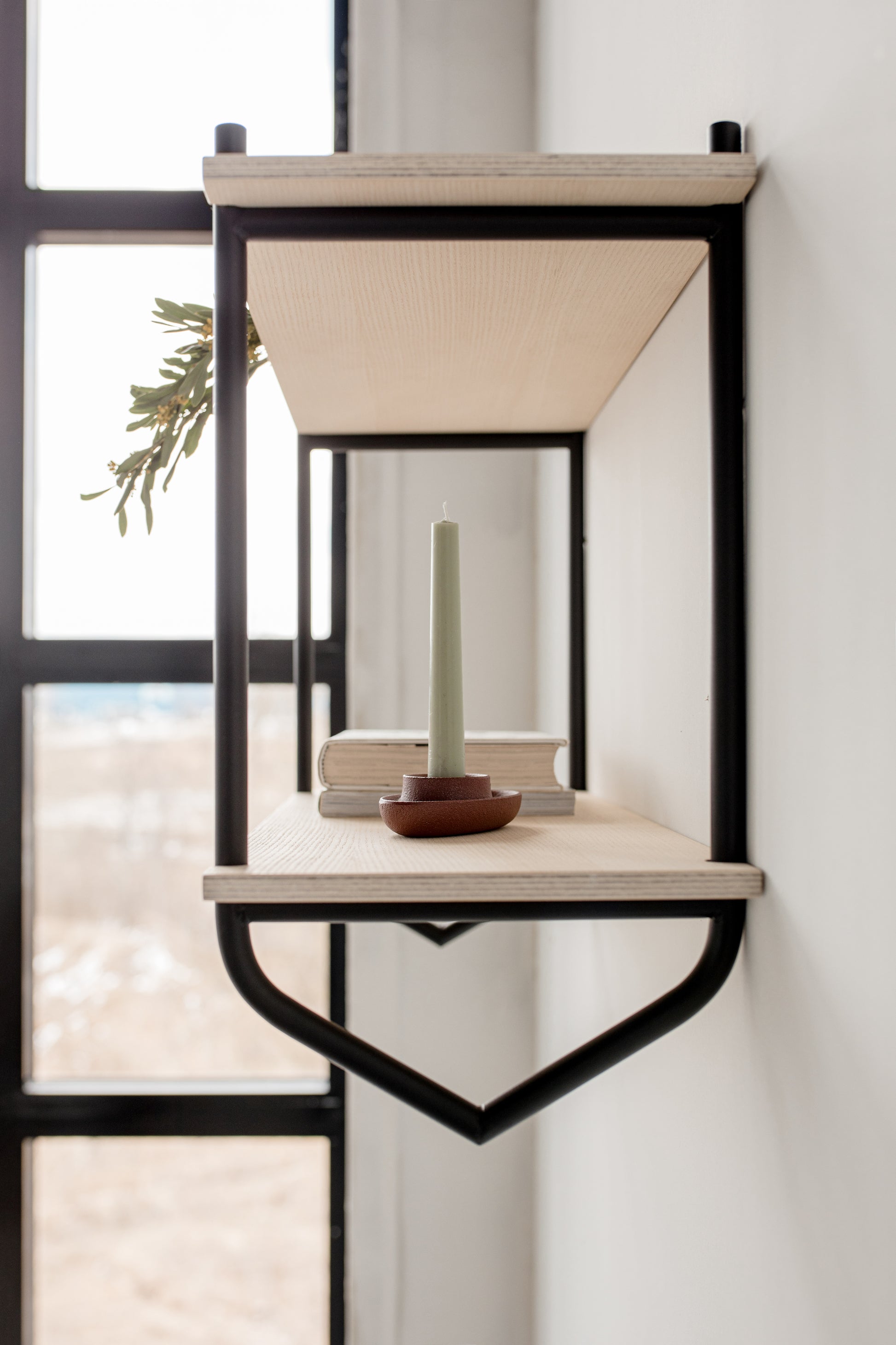 dessus black frame shelf details