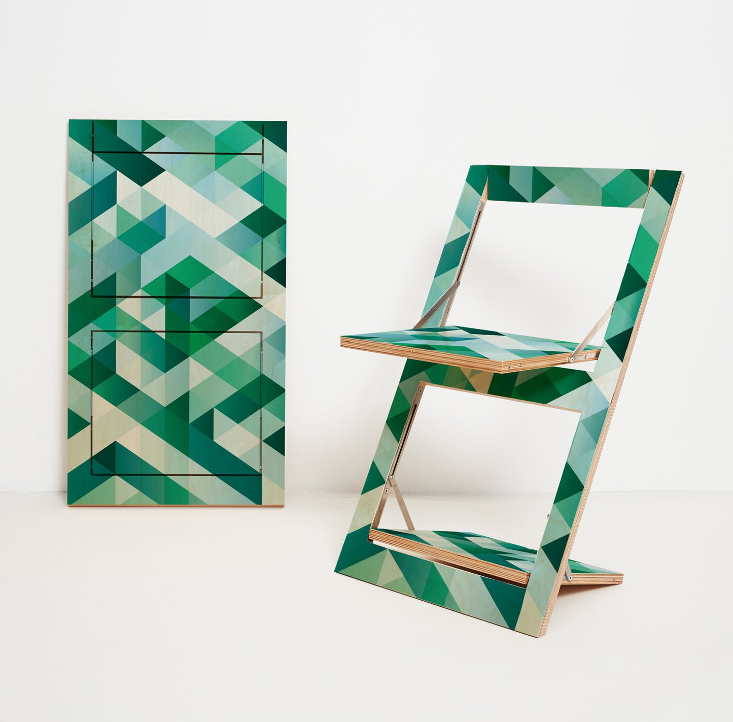 Fläpps Folding Chair – Criss Cross Green (on birch)