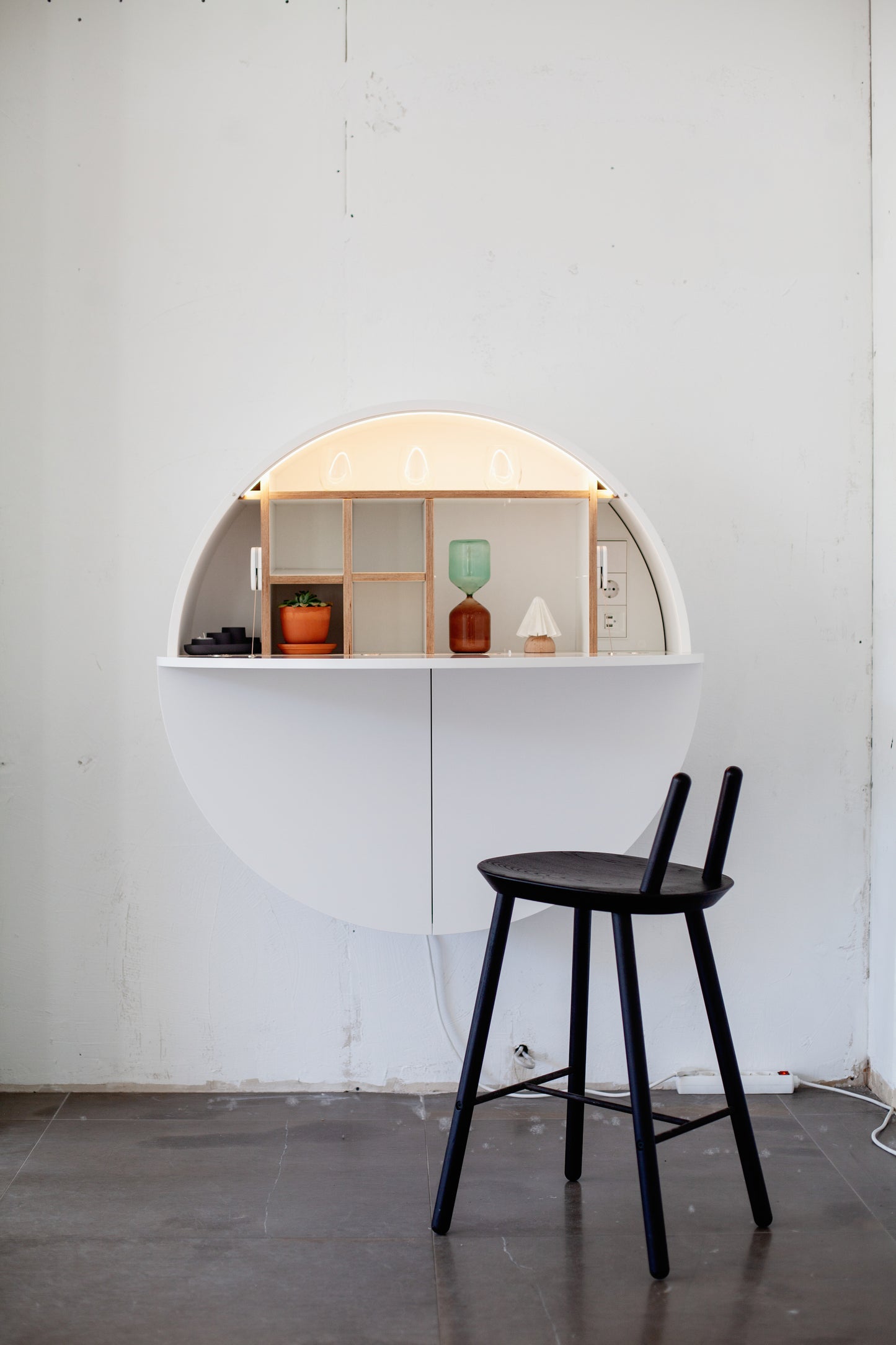naïve-semi-bar-stool-solid-ash-black
