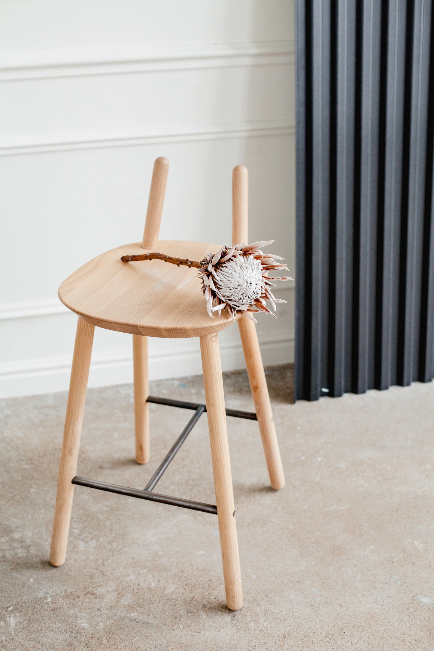 naïve-semi-bar-stool-solid-ash-natural-ash