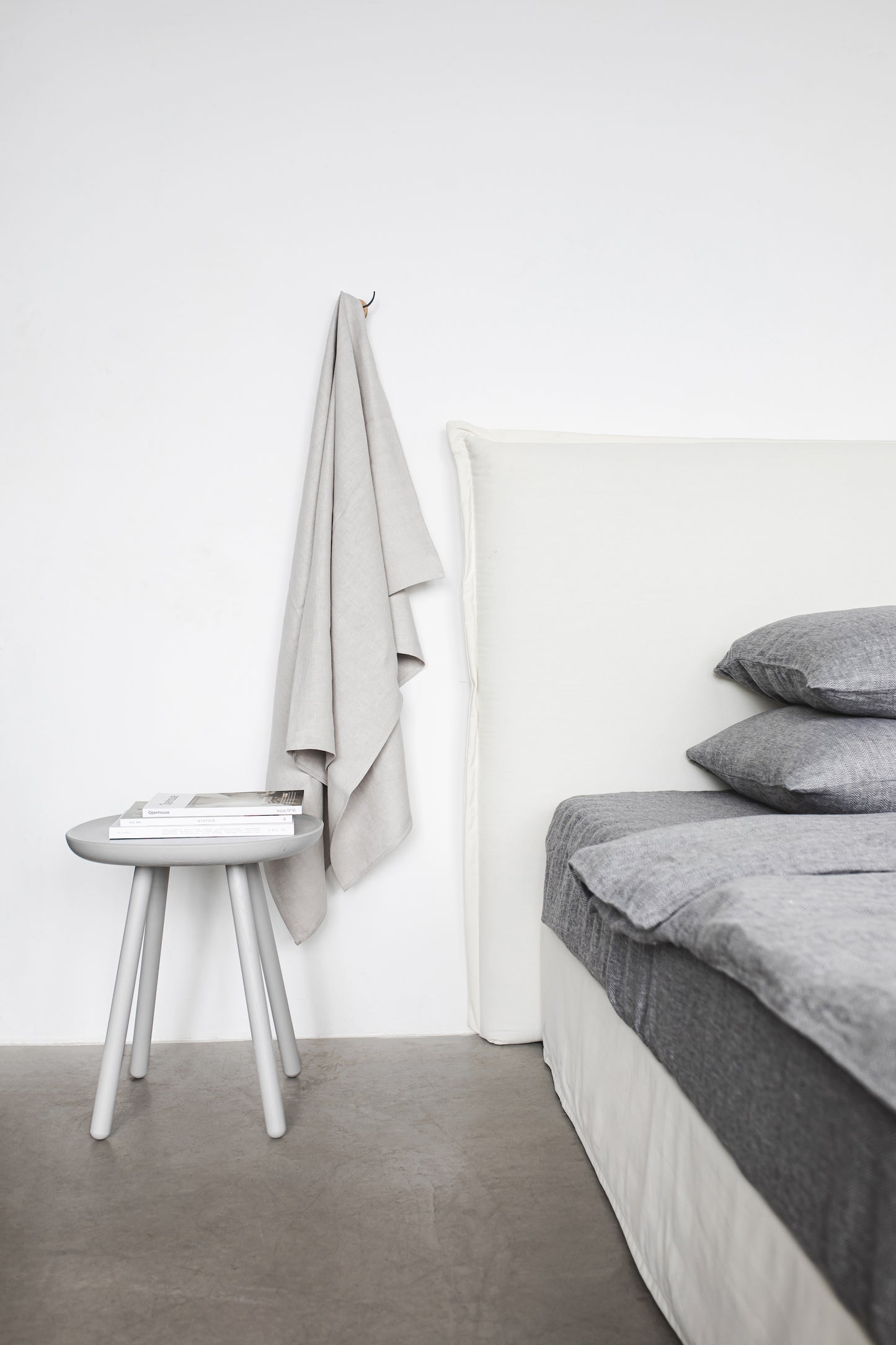 Naïve Side Table D450