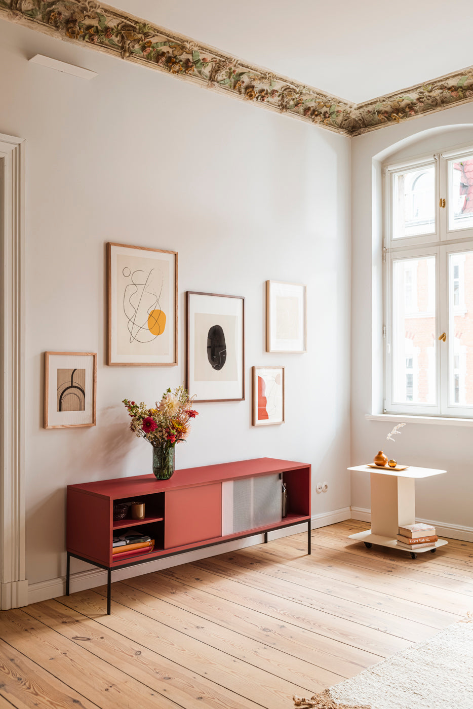 Met TV Stand