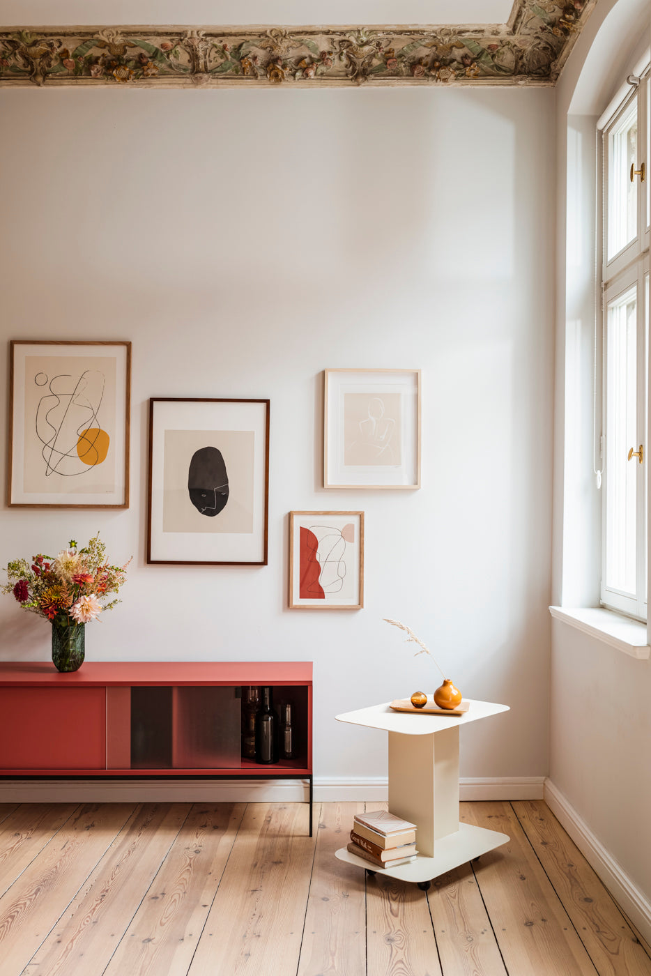 Met TV Stand