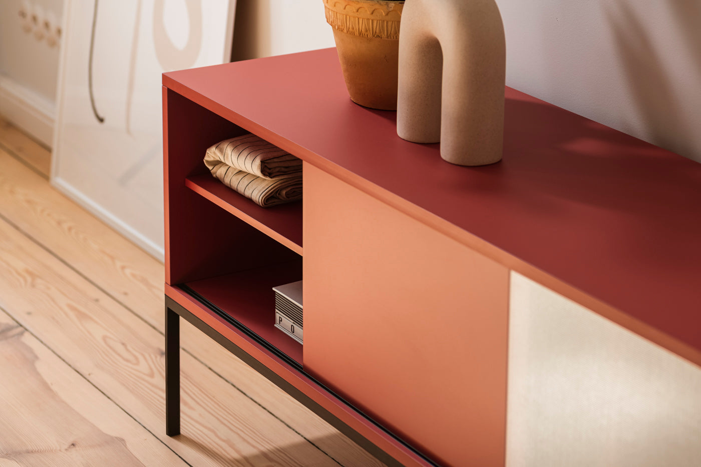 Met TV Stand