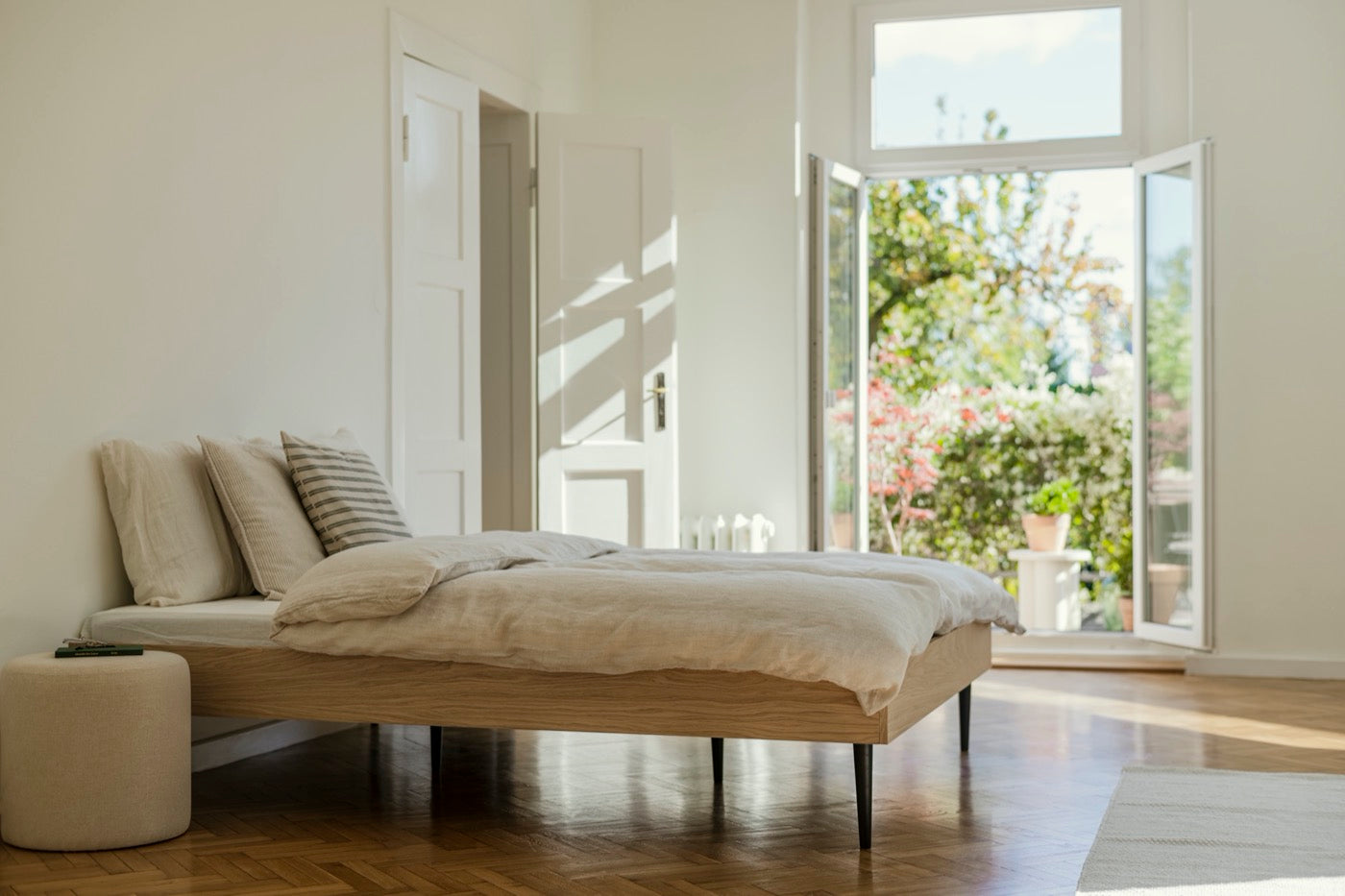 Streiko Oak Bed
