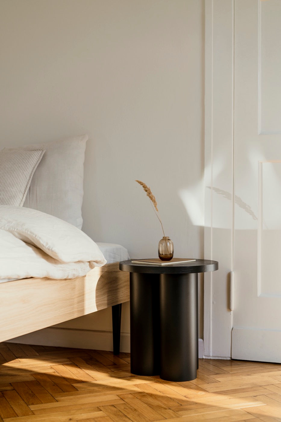 Streiko Oak Bed
