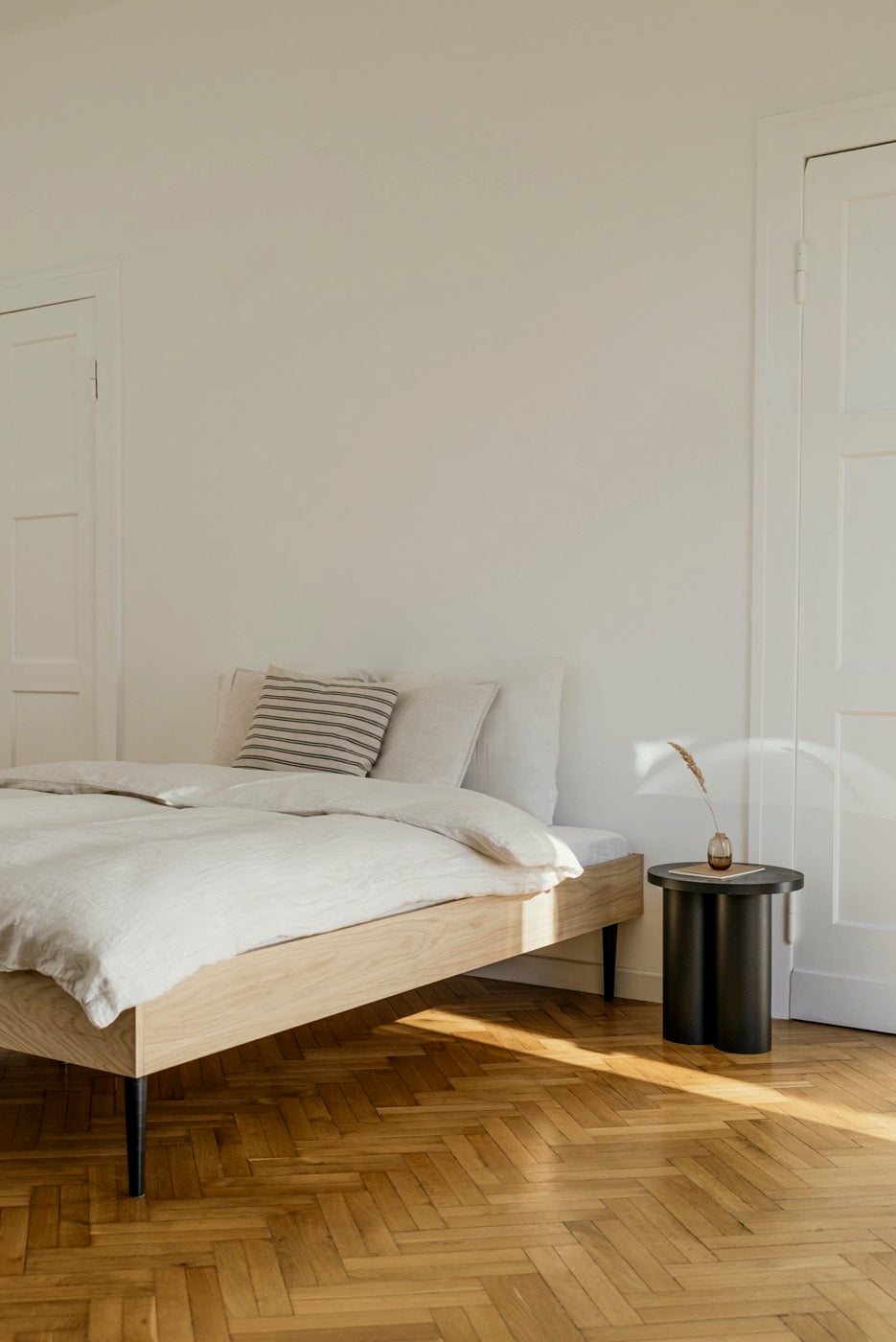 Streiko Oak Bed