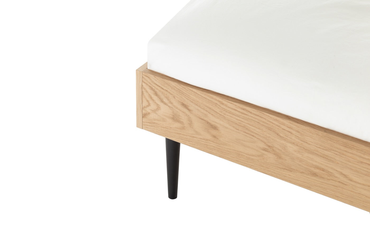 Streiko Oak Bed