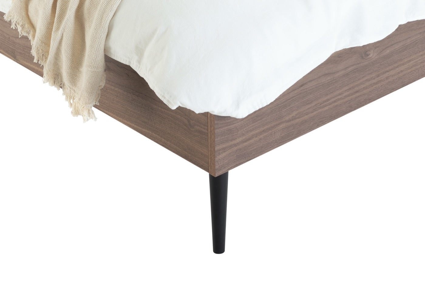 Streiko Bed Walnut
