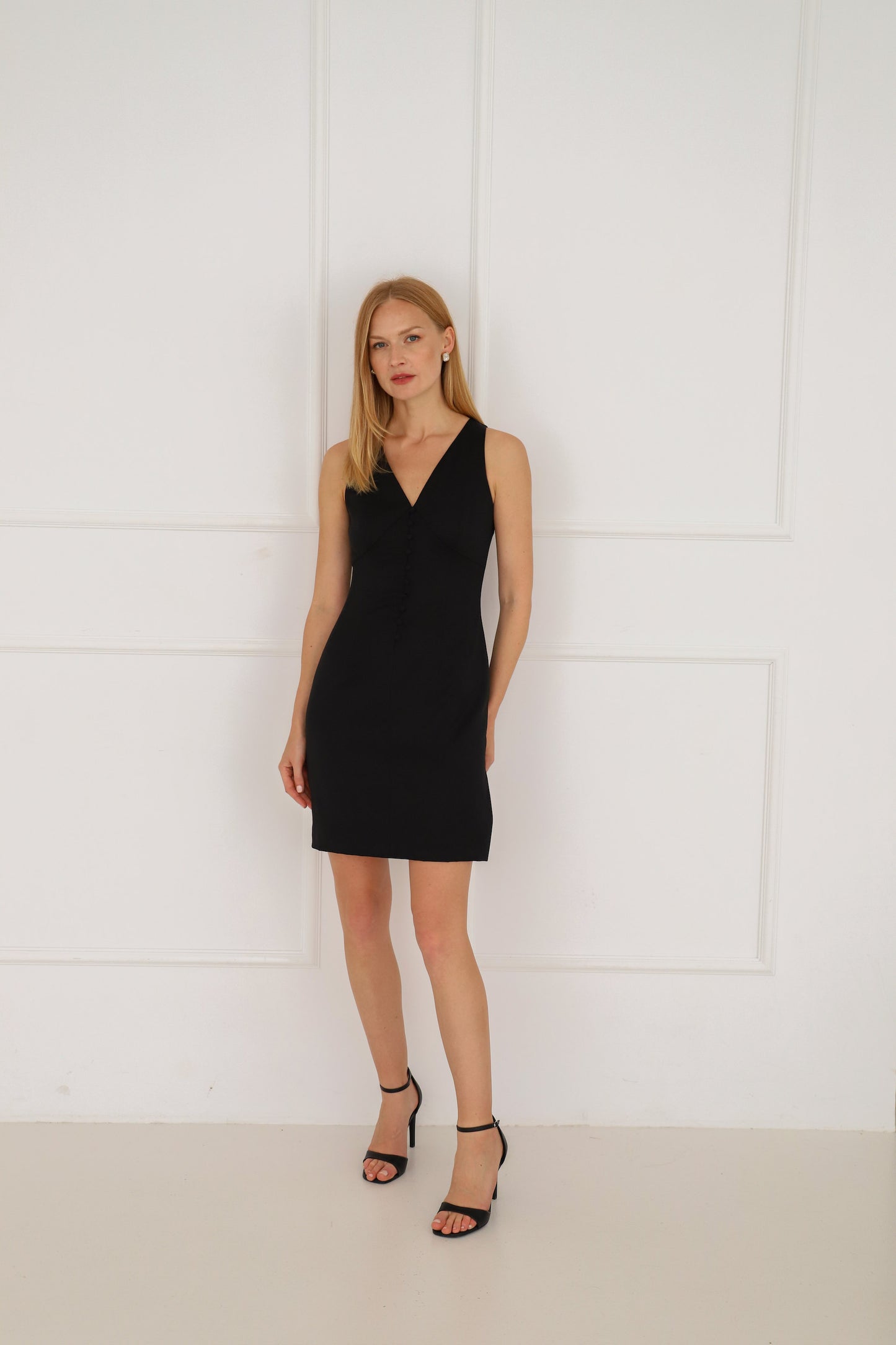 Little fitted elegant black wool dress