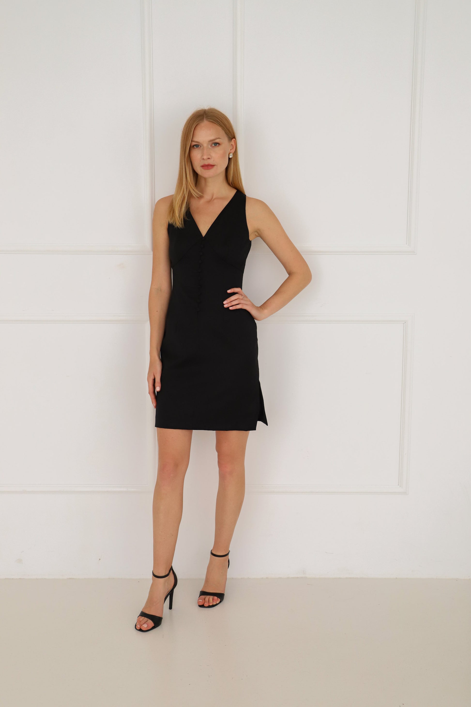 Little fitted elegant black wool dress