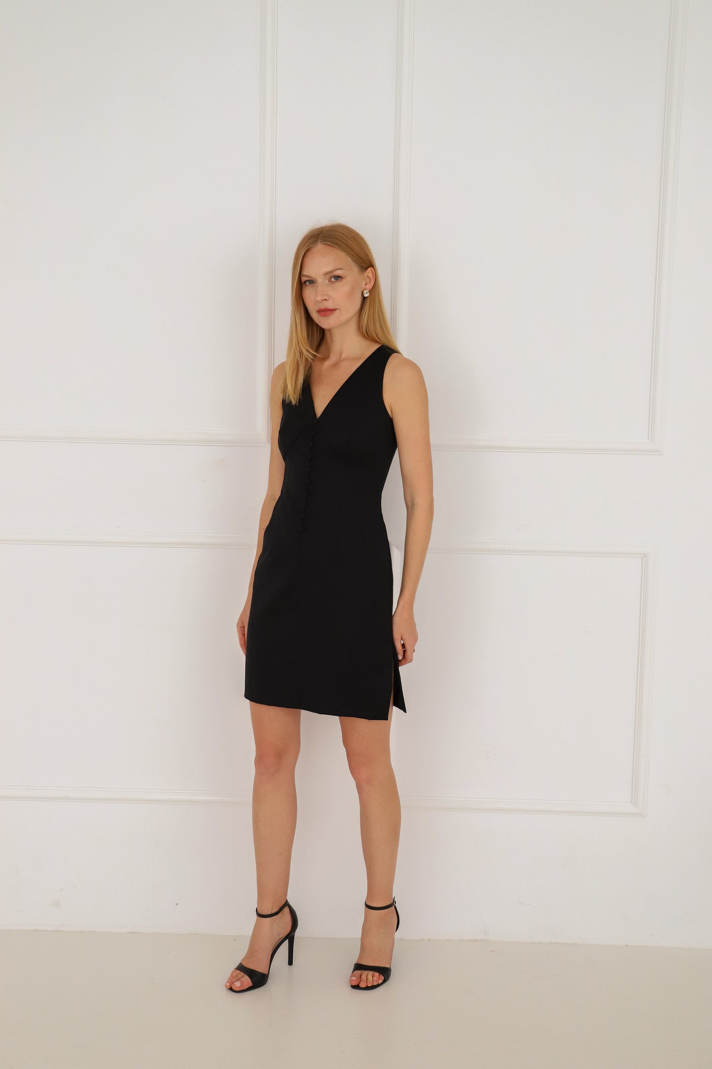 Little fitted elegant black wool dress