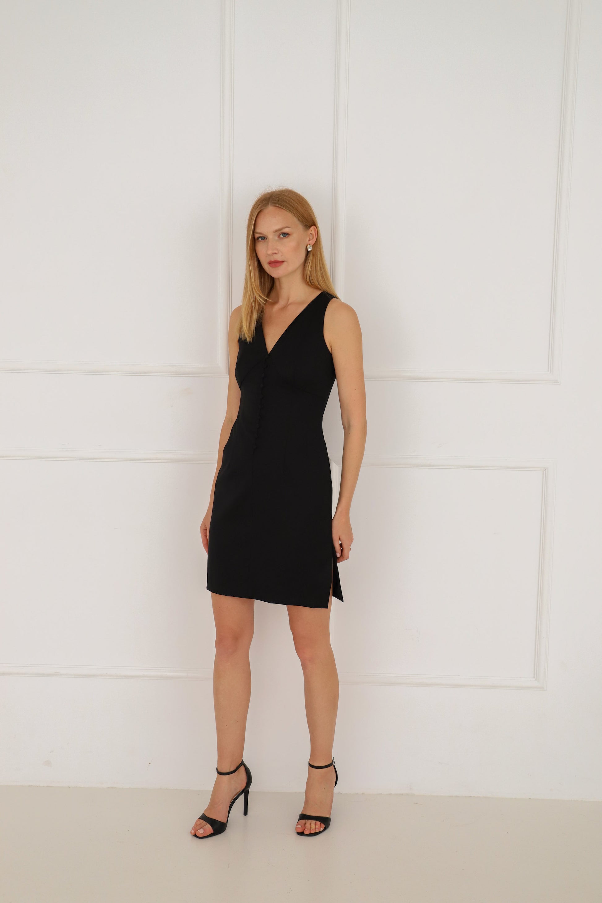Little fitted elegant black wool dress