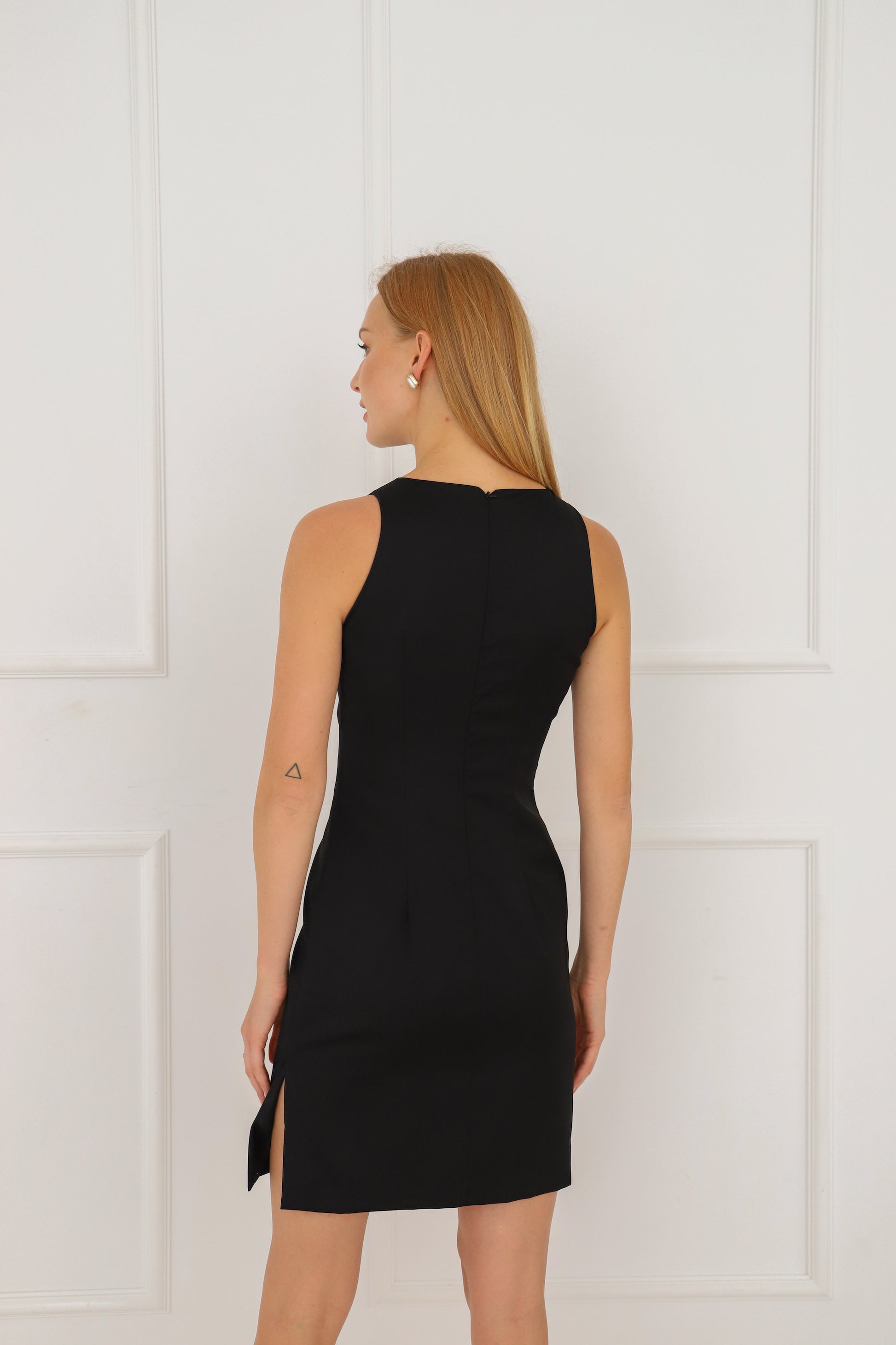 Little fitted elegant black wool dress