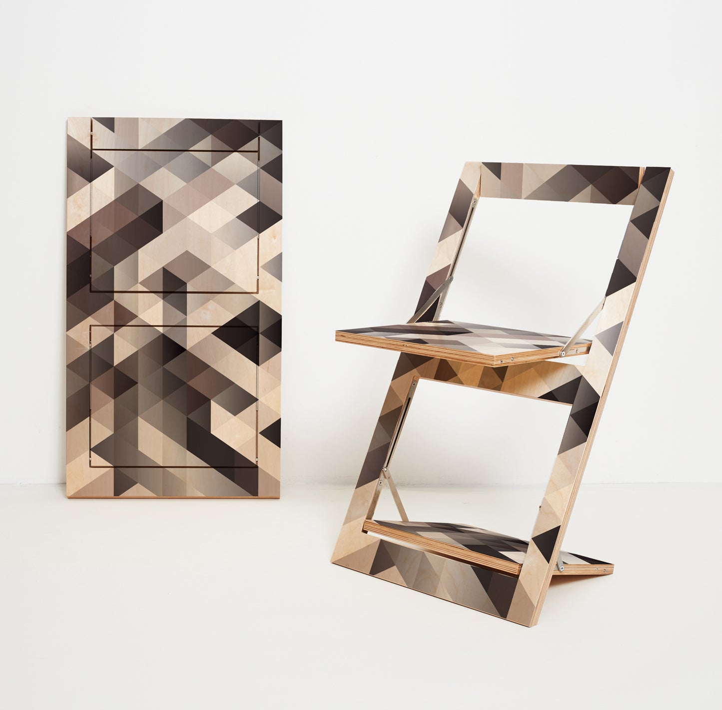 Fläpps Folding Chair – Criss Cross Gray (on birch)