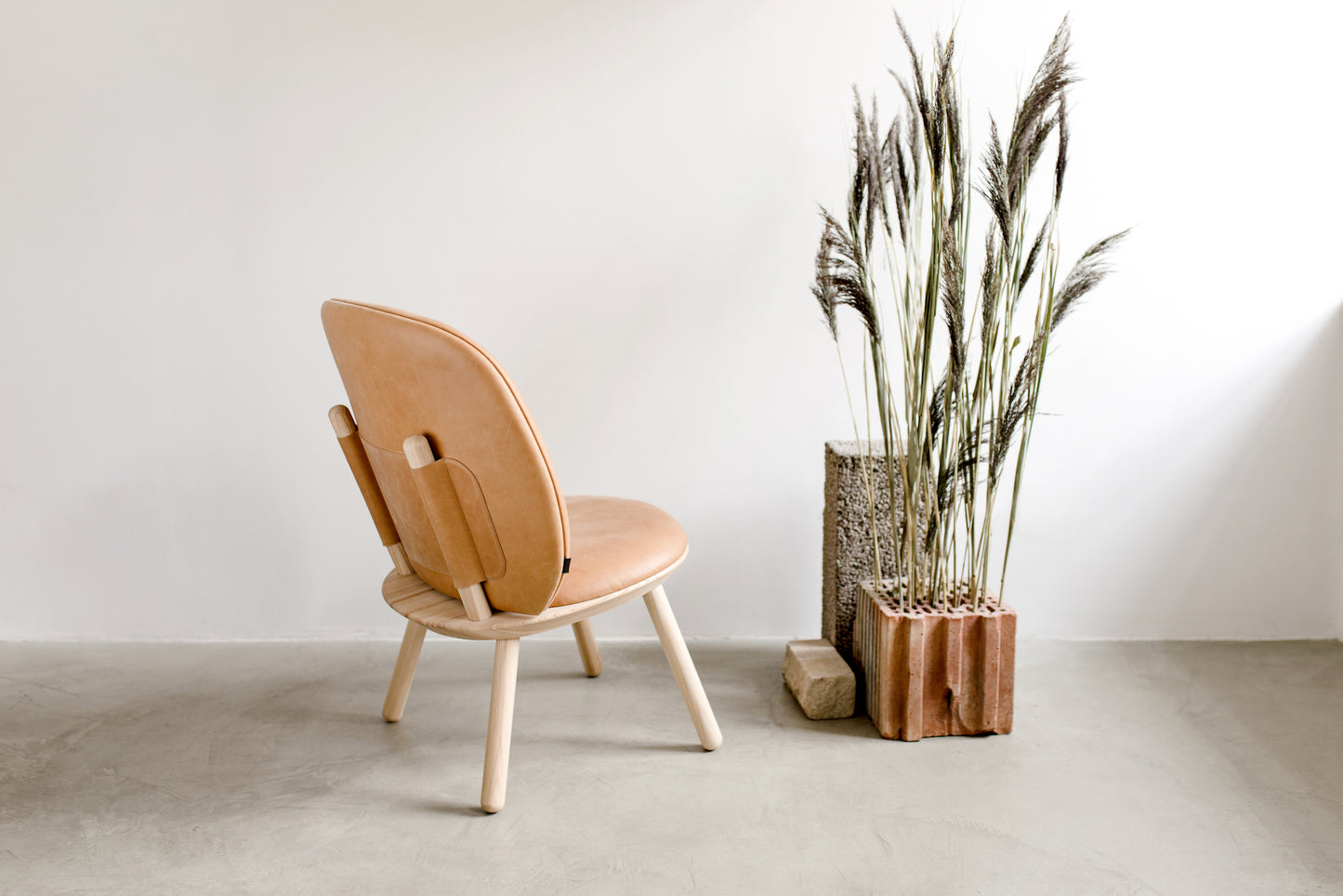 naive-low-chair-hulst-cognac-leather